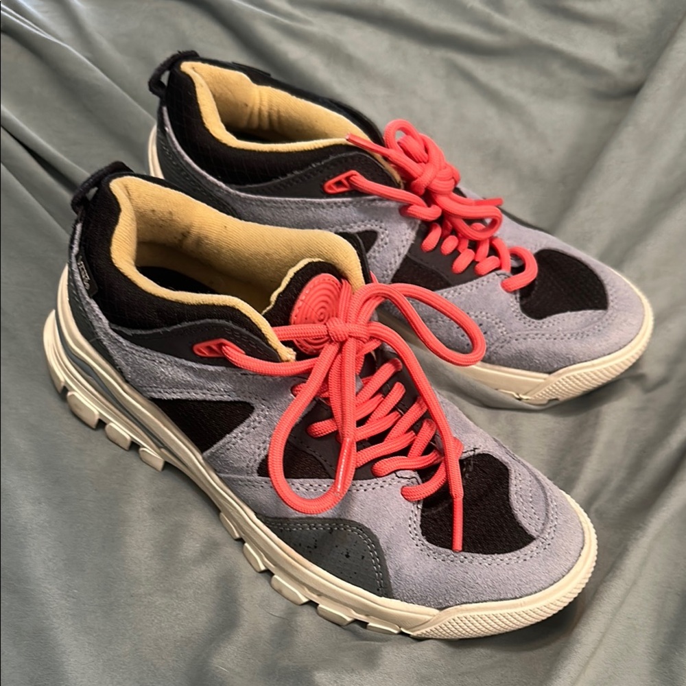 VANS Amzn Trailhead Hiking Suede Mesh Sneakers Low Women Size 7.5